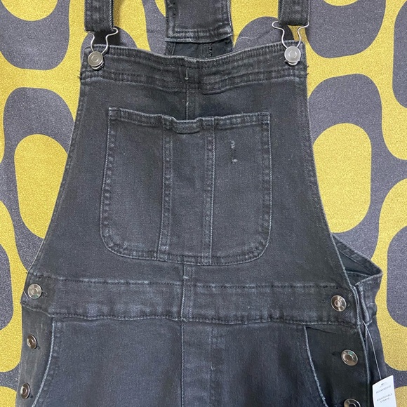 NWT Distressed Black No Boundaries Overall Shorts - Picture 5 of 7